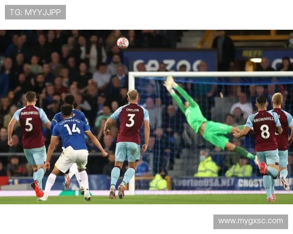 基恩自愿替补席引发巴尔迪尼强烈反应